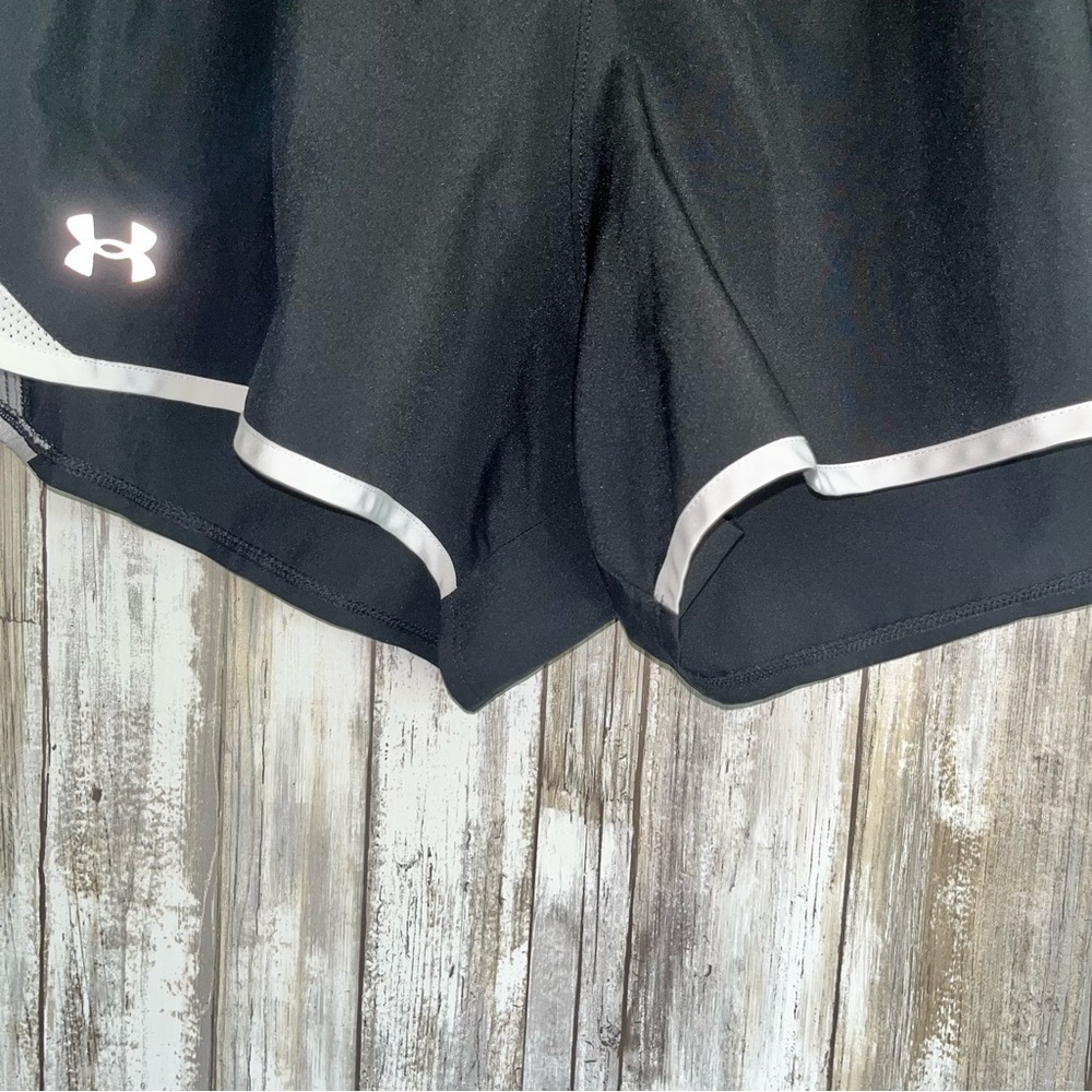 Under Armor Black & White 2.0 Fly By Shorts - Picture 4 of 7